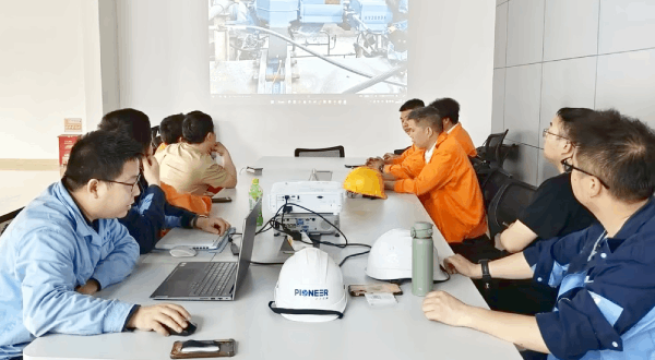 PKU Pioneer's technical team conducting on-site training and guidance